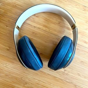 Beats Studio3 Wireless Noise Cancelling Headphones - Shadow Gray